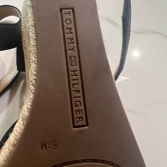 🆕 Tommy Hilfiger Women's Gallie Sandal - Picture 10 of 16